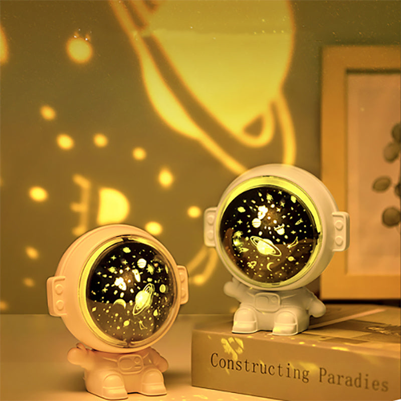 Enchant your space with a mesmerizing starry sky, brought to life by this astronaut projector.